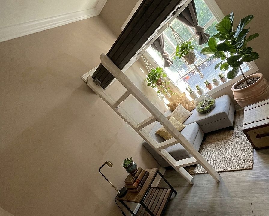 1st image of 547 Gayley Ave #12