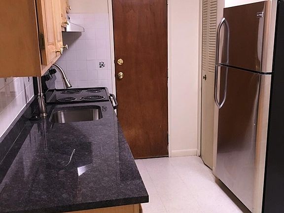 5th image of 745 E 6th St APT 35