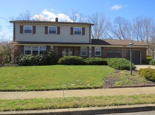 11 Forrest Hill Dr, Howell, NJ 07731