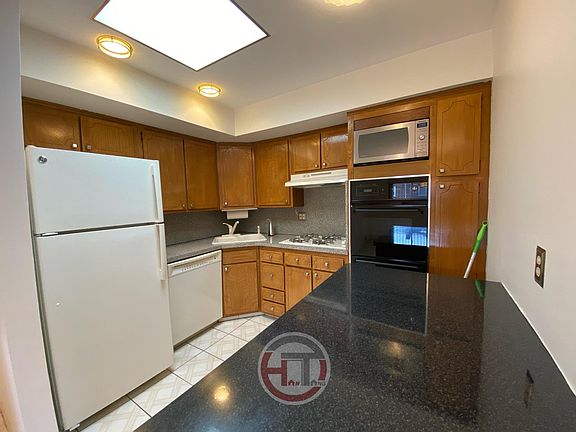 4th image of 701 Hollywood Ave #2F