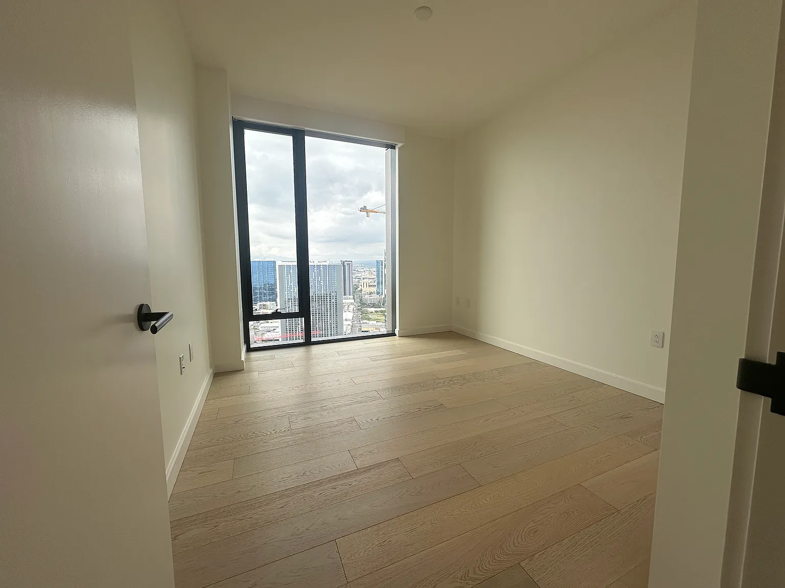 1 bed, 752 sqft, $6,000 — Photo 4