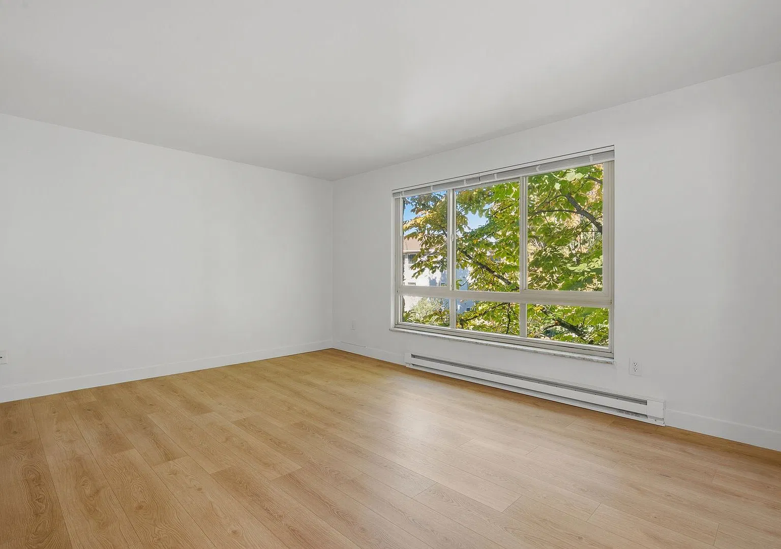 Shuksan Apartments — Photo 2