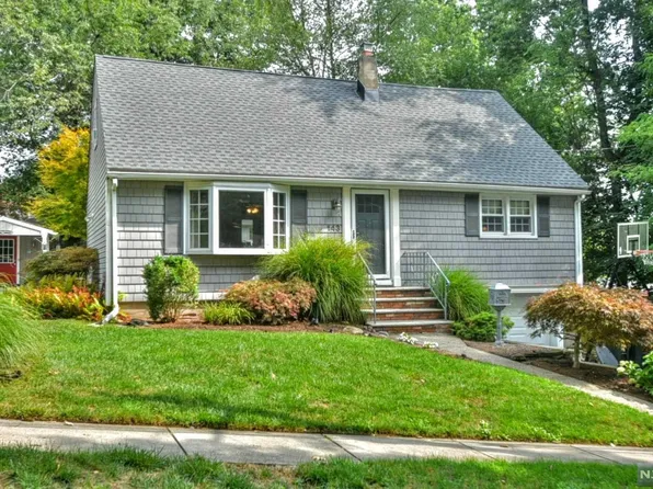143 Summit Ave, Waldwick, NJ 07463
