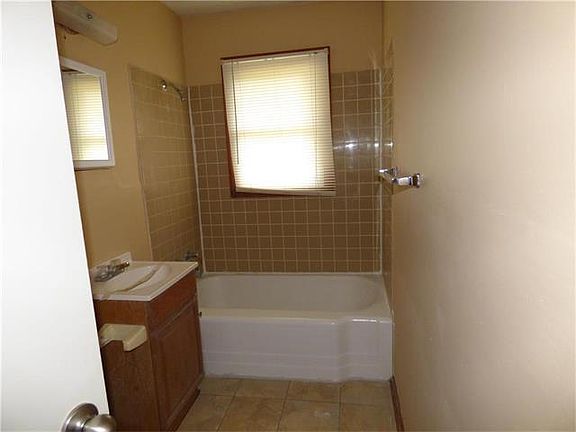 5th image of 5539 Lathrop Ave