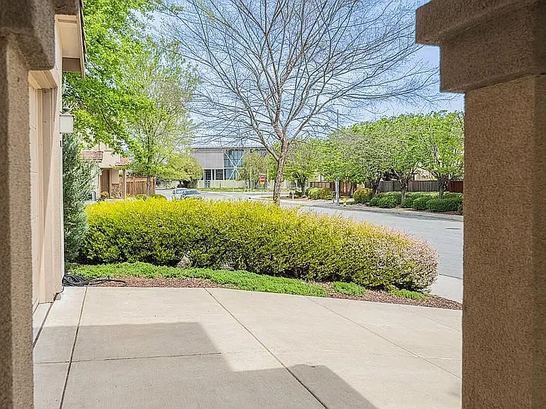 15925 Piazza Way — Photo 4