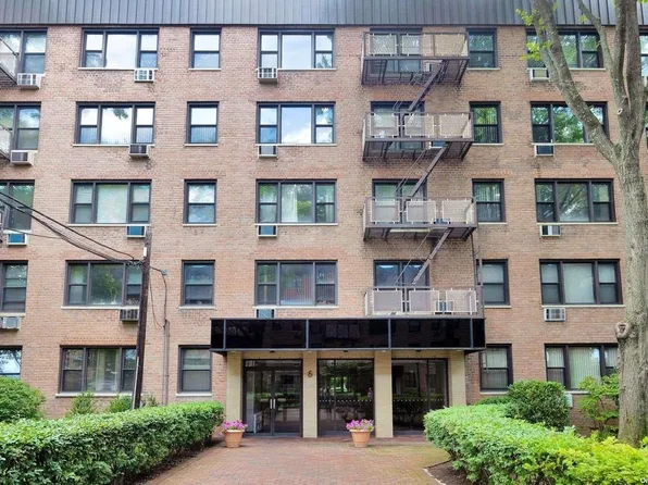 6 Birchwood Court #5M, Mineola, NY 11501