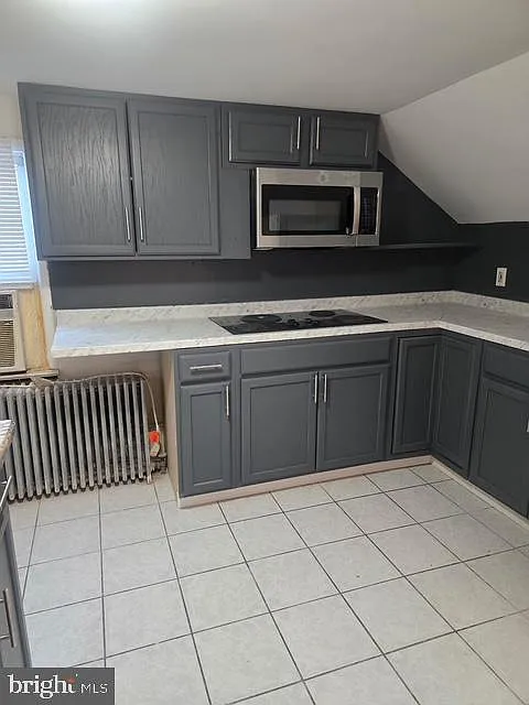 3 bed, 1.0 bath, 1000 sqft, $2,300 — Photo 1