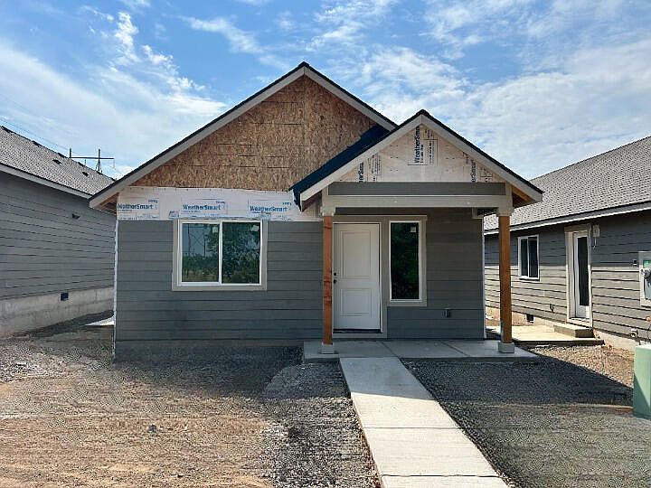 2nd image of 3986 SW Obsidian Ave #196