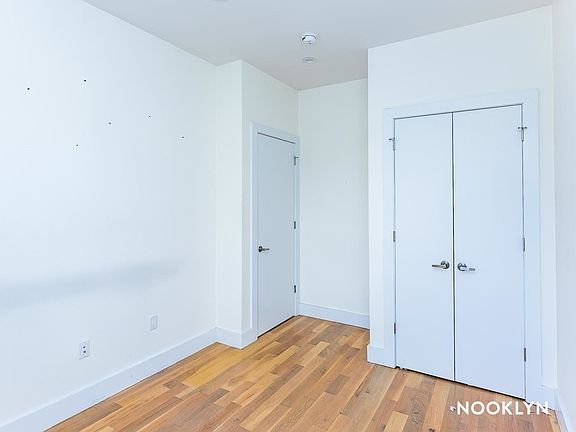 5th image of 396 Cornelia St #C4
