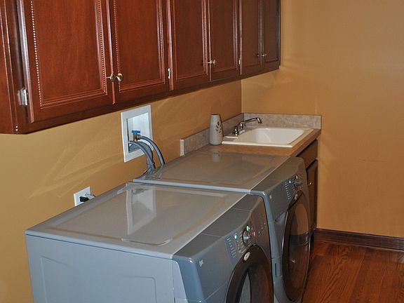 3rd image of 10221 Frankfort Main