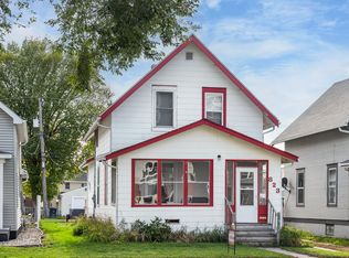823 N 3rd St, Grand Forks, ND 58203