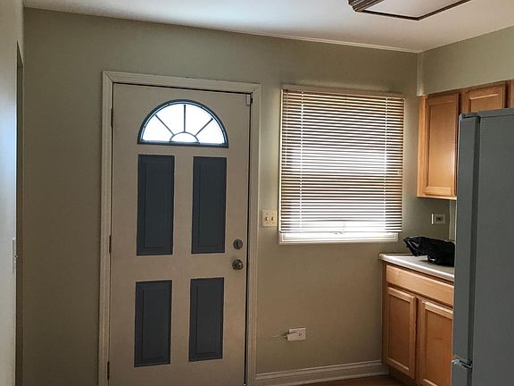 4th image of 842 North Ave #2