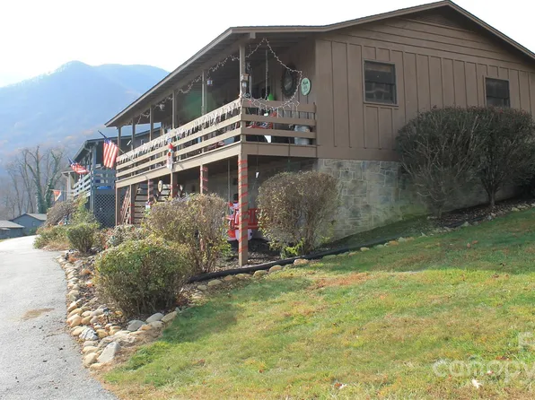 12 Boulder Ln, Maggie Valley, NC 28751