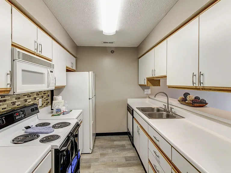 Deer Park Apartments — Photo 5