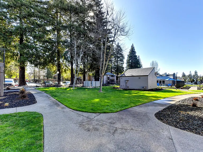Brookside Crossing — Photo 14