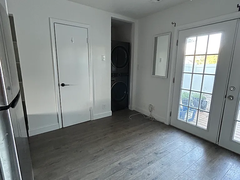 709 Madison Ct — Photo 7