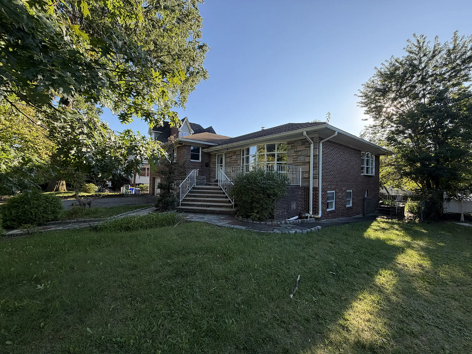 4 bed, 3500 sqft, $5,400 — Photo 2