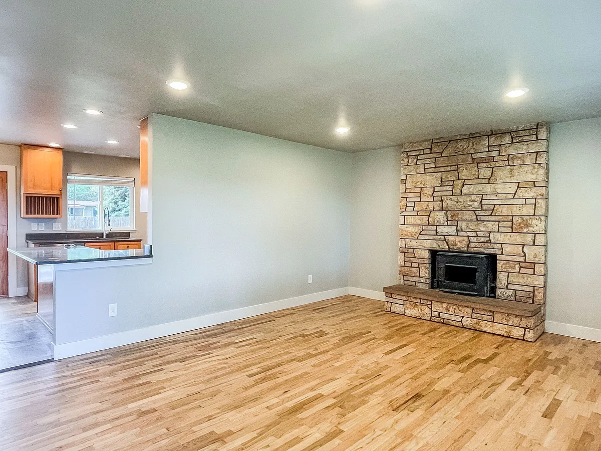 Building Photo - 2206 Alamo Dr