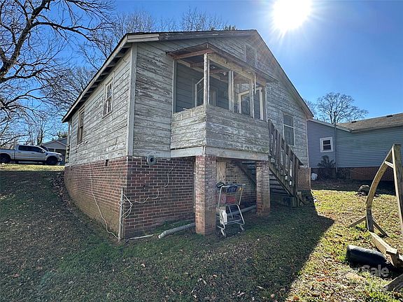 4th image of 909 Gibbons St