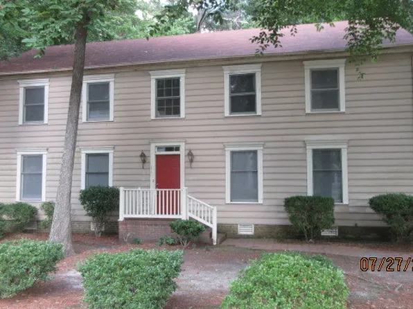 202 Crystal Lake Dr, Yorktown, VA 23692