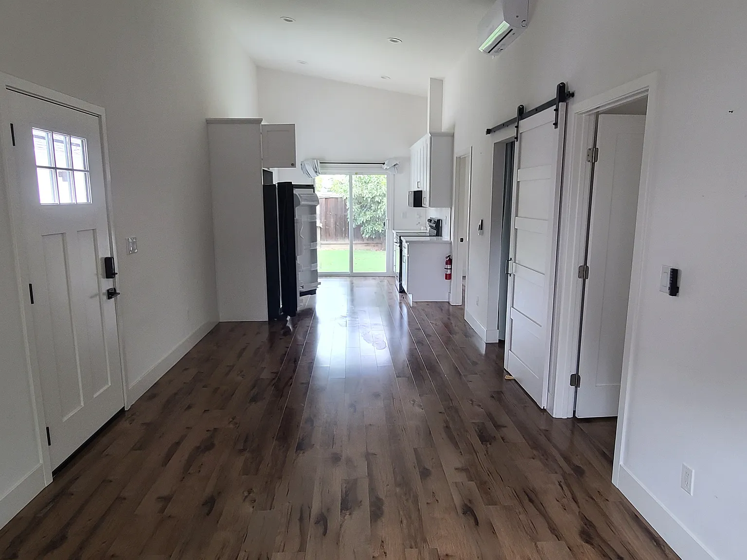 2 bed, 750 sqft, $2,800 — Photo 4