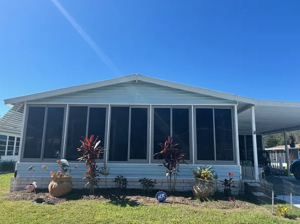 471 Petunia Dr, Fruitland Park, FL 34731