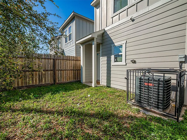 3540 Rebecca St — Photo 34