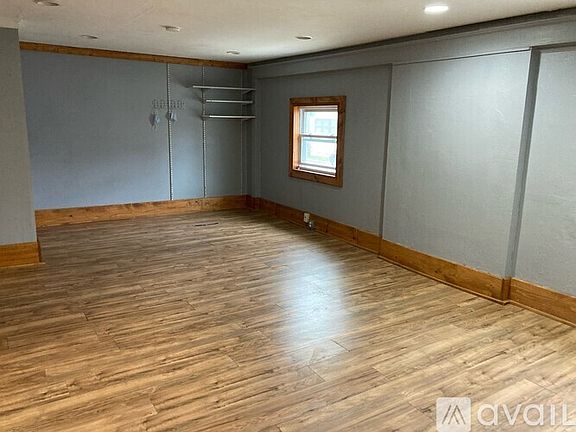 2nd image of 1015 E Wright St