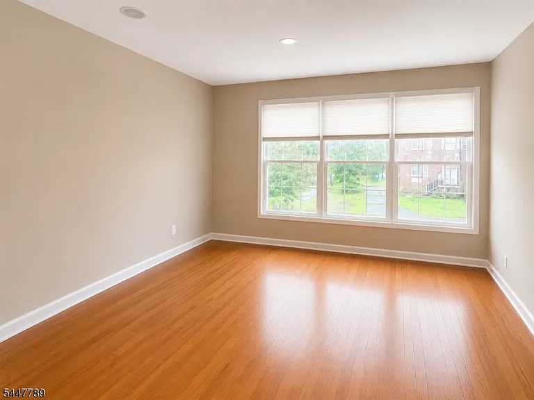 141 Main St #8 — Photo 9