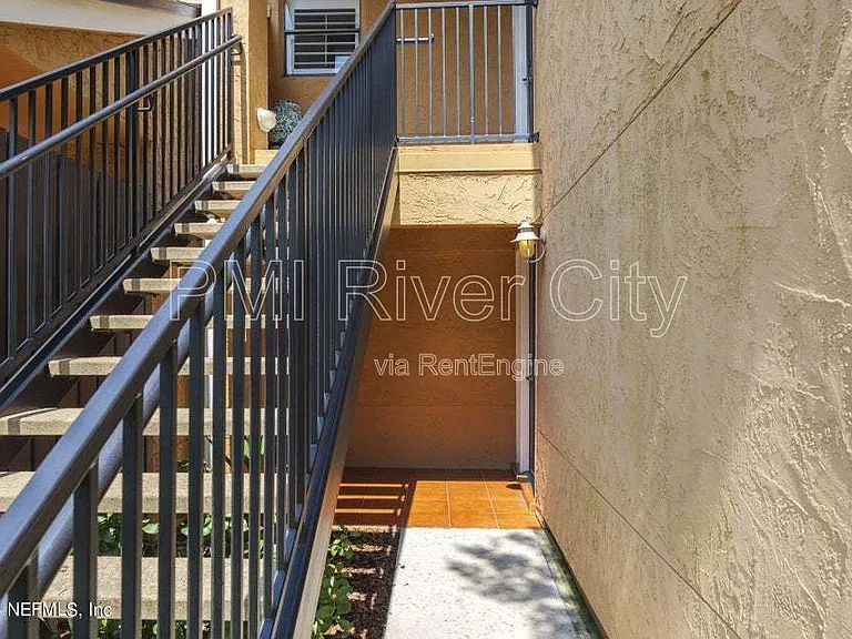 908 Shoreline Cir — Photo 5