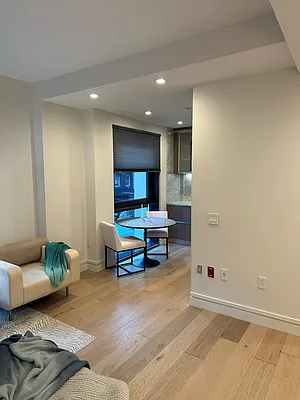 Rented by Domus Realty | media 29