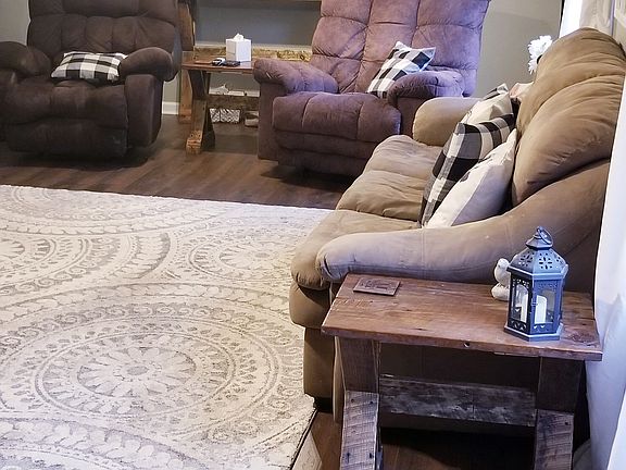 3rd image of 34 Bluebird Ln