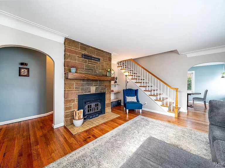 165 Bowers St — Photo 9