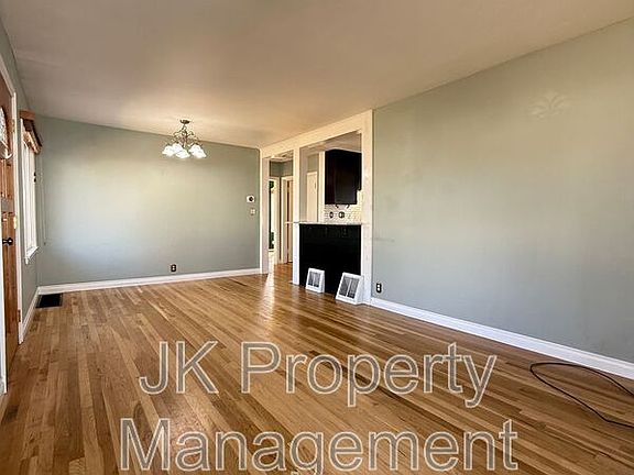 3rd image of 2416 4th Ave S