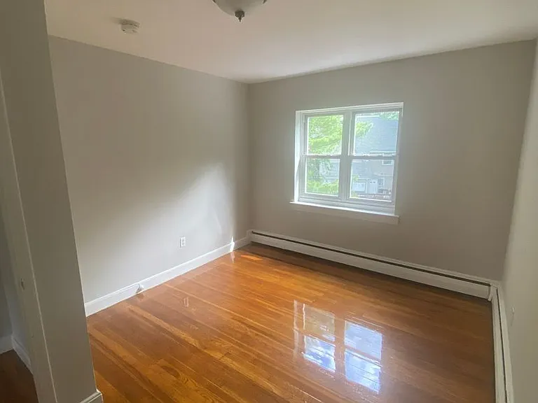 75 Chiswick Rd #7G — Photo 3