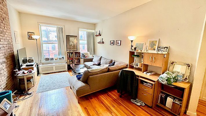 1st image of 318 W 77th St APT 5A