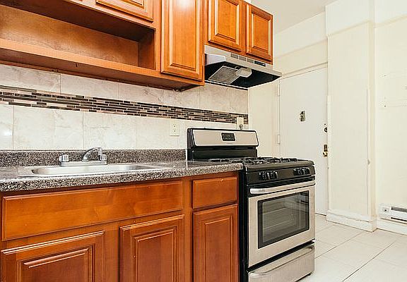 3rd image of 1625 Park Pl APT 3