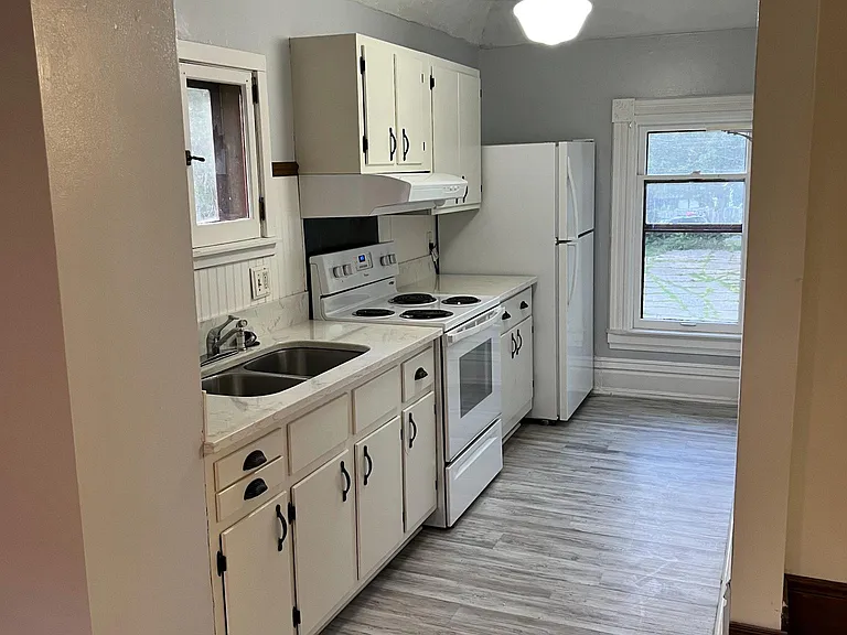 733 Seymour Ave #B — Photo 10