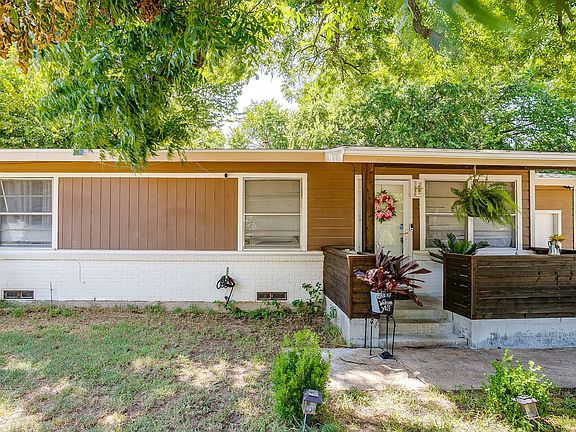 3rd image of 702 Lombardy Ln