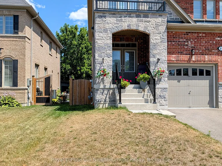 31 Terry Cres #LOWER — Photo 1