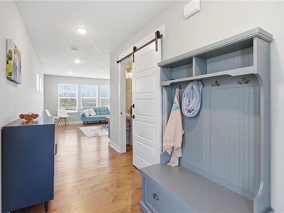 4th image of 3721 Walsh Dr