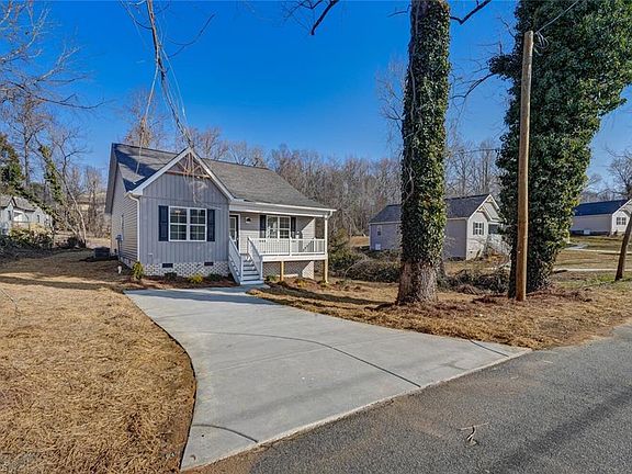 4th image of 415 Park Ln