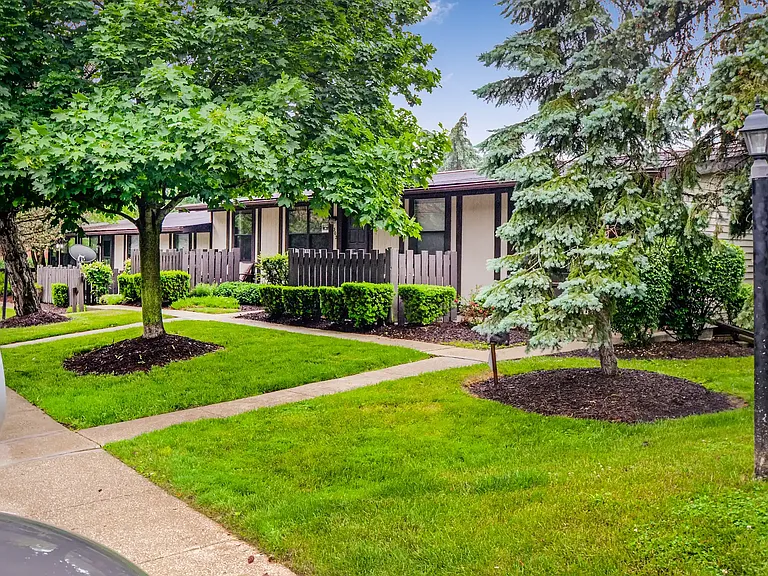 Rowanoake Apartments — Photo 15