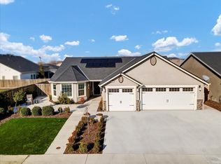 3224 Parks Ave, Tulare, CA 93274