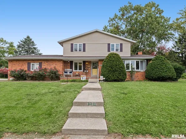 3011 W Parkridge Dr, Peoria, IL 61604