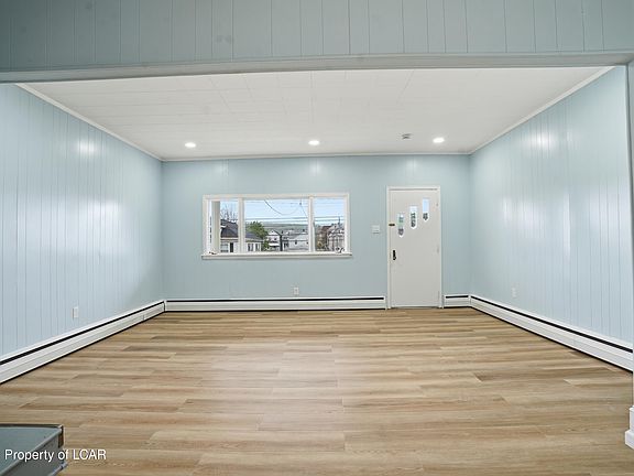 4th image of 103 W Grand St