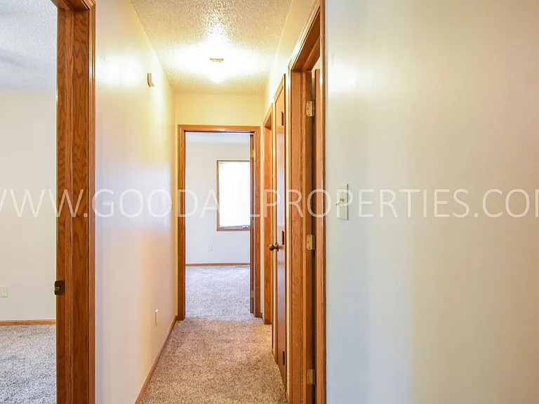 1104 Prairie View Dr — Photo 24