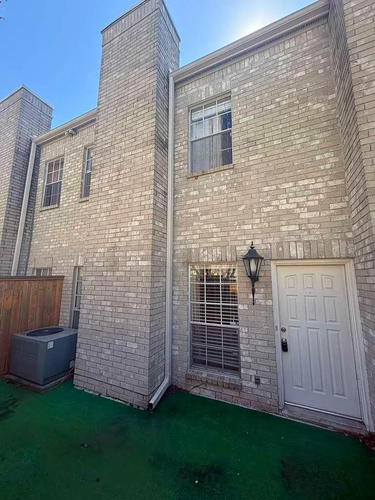 Building Photo - 3780 Tanglewilde St #306