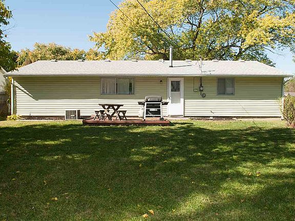 3rd image of 3025 Mojave Dr