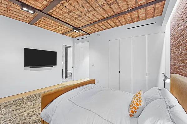 Rented by Tabak Real Estate | media 57